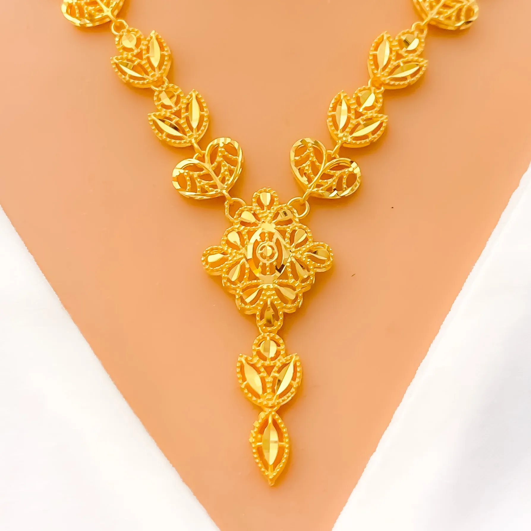 Alternating Leaf Motif 5-Piece 21k Gold Necklace Set