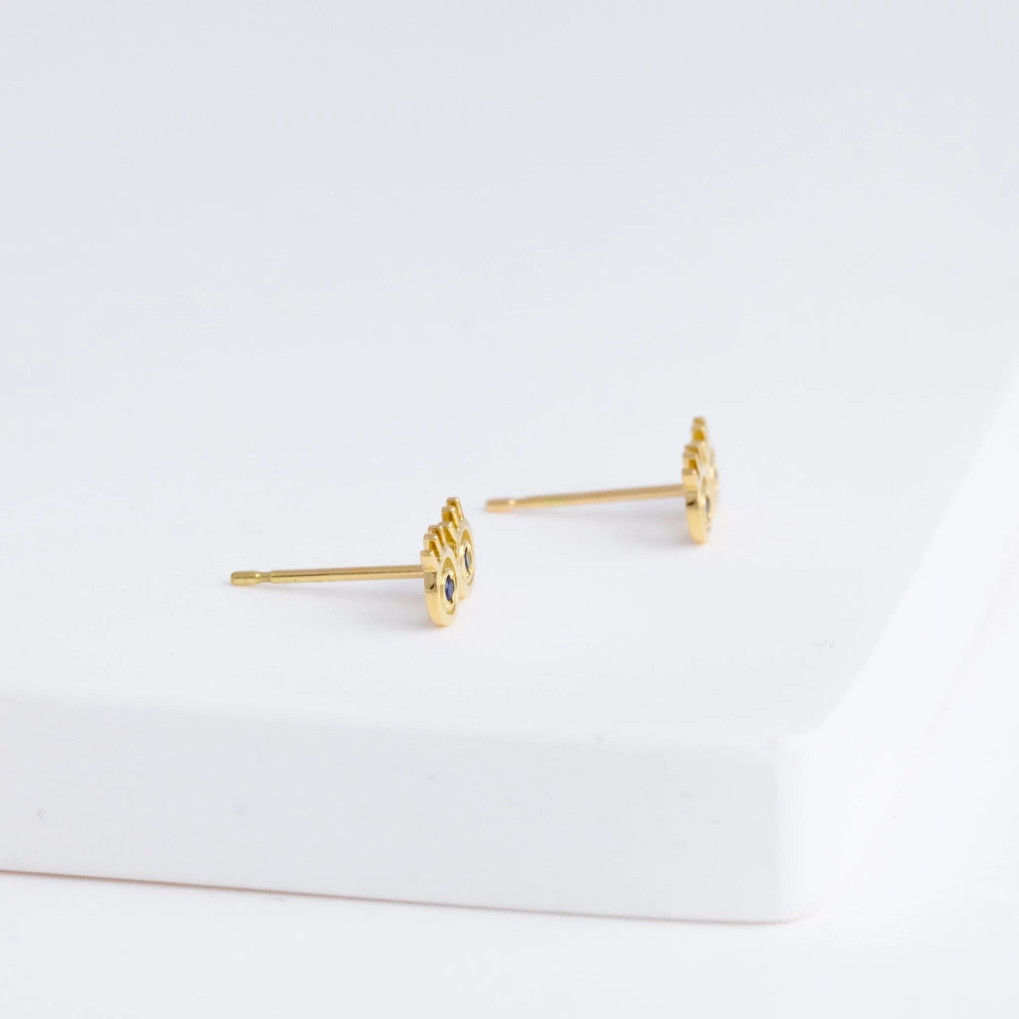 Eyes sapphire stud