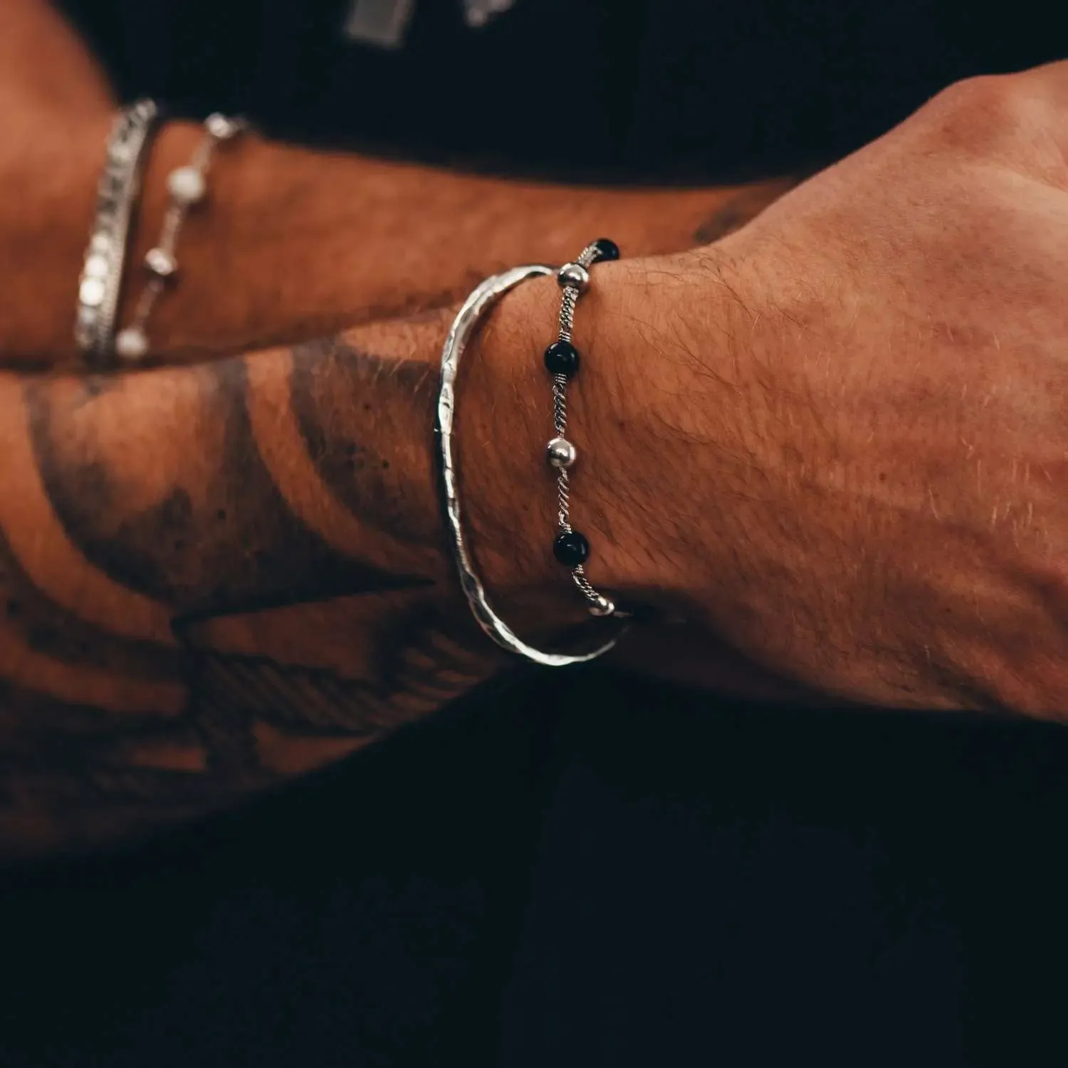 ONYX ARMBAND.