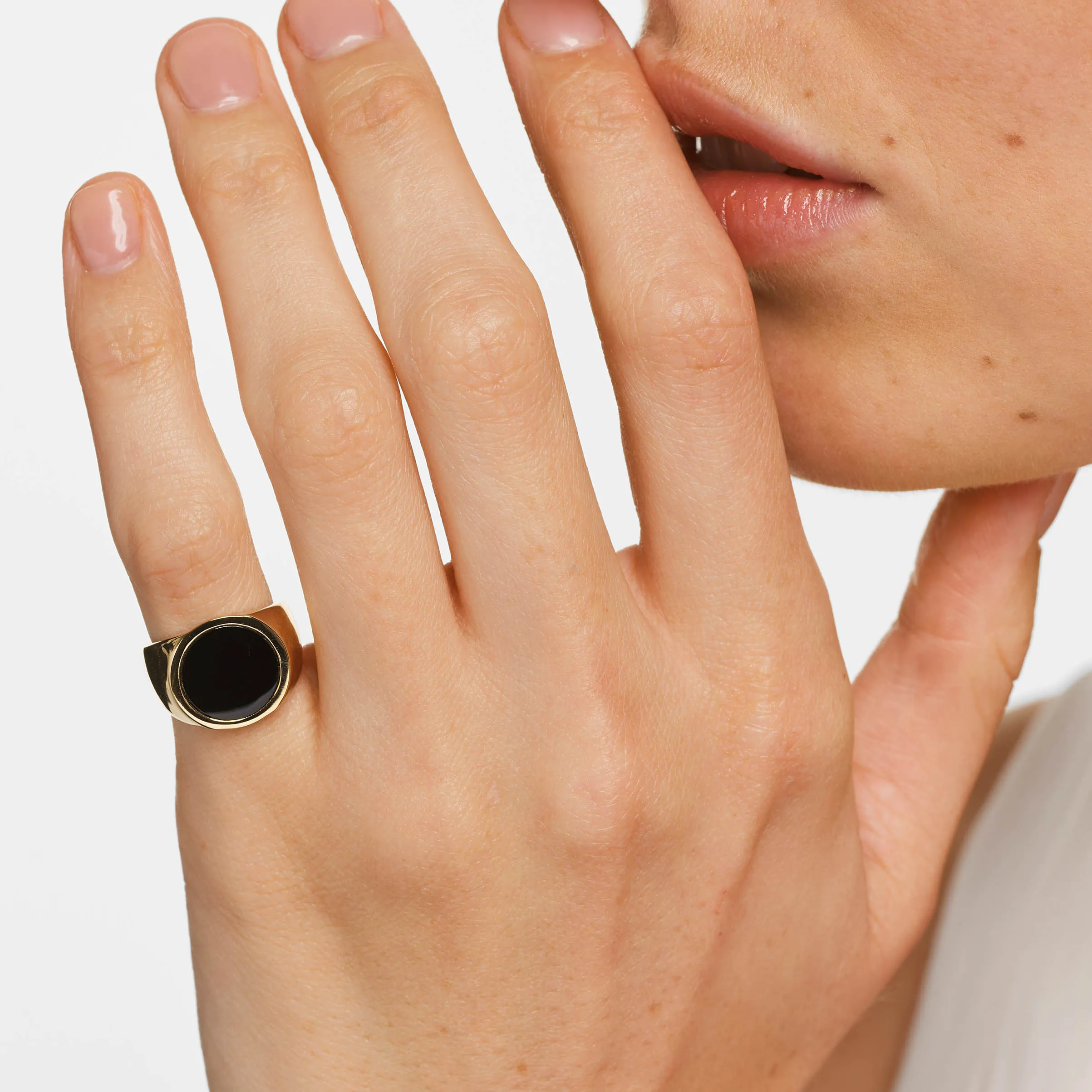 Round Black Onyx Unisex Pinky Ring in Gold