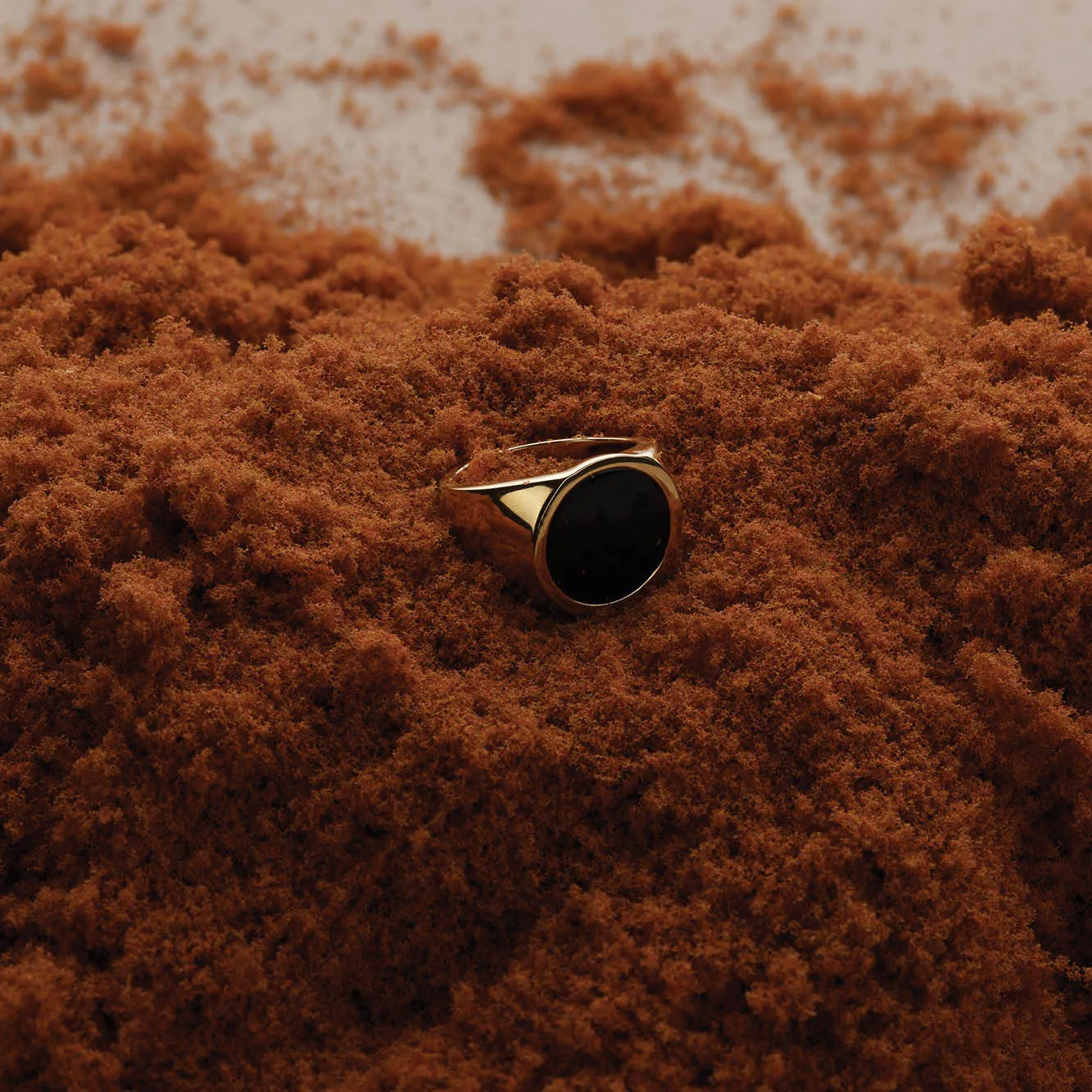 Round Black Onyx Unisex Pinky Ring in Gold